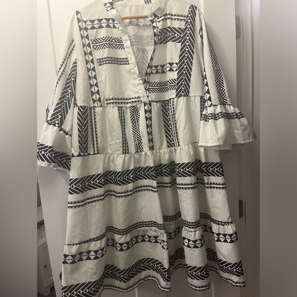2x Aztec pattern dress.Blk/white, NWOTs.Button neck, empire waist w/bell sleeves